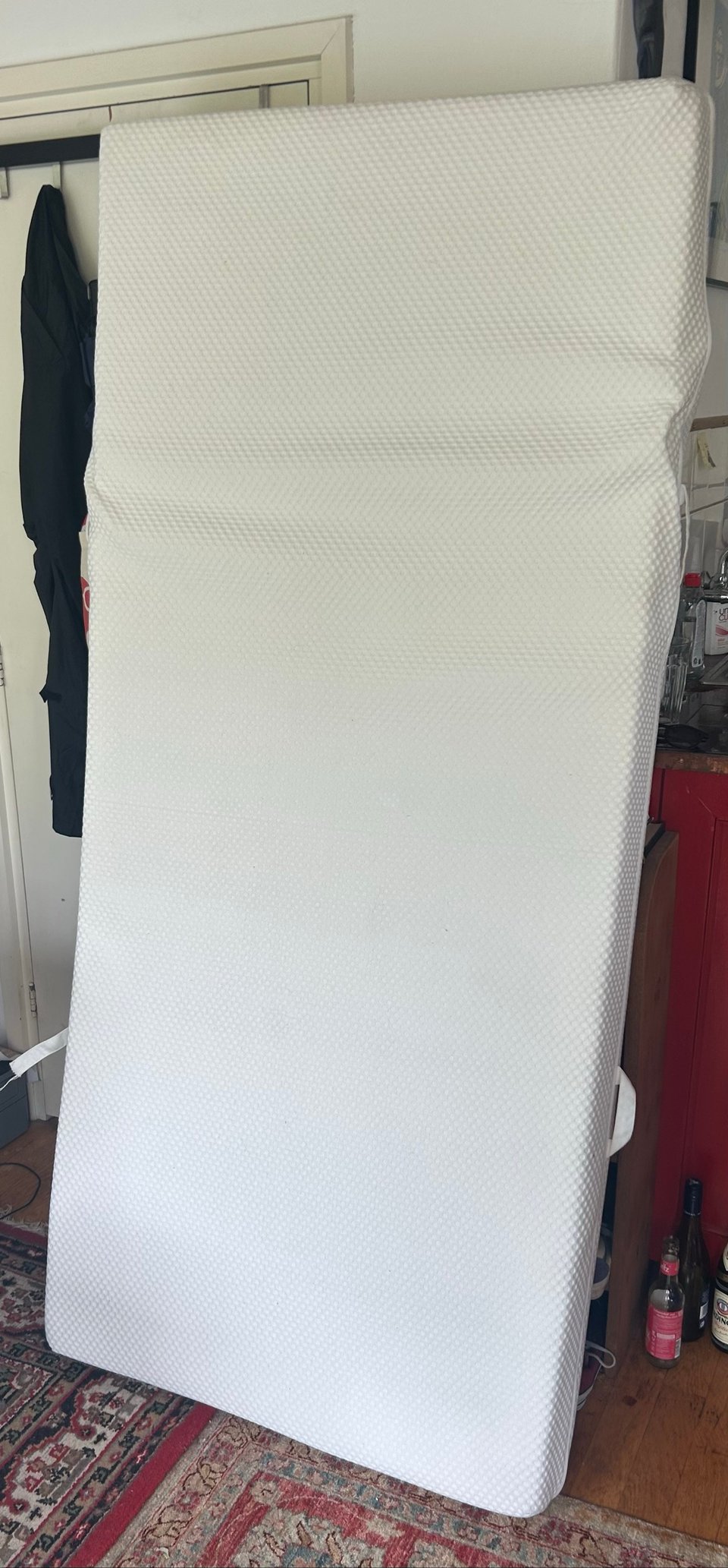Mattrress 220x90 — has to be picked up today — please dm @aneodemik if interested! So I can carry it downstairs for you.