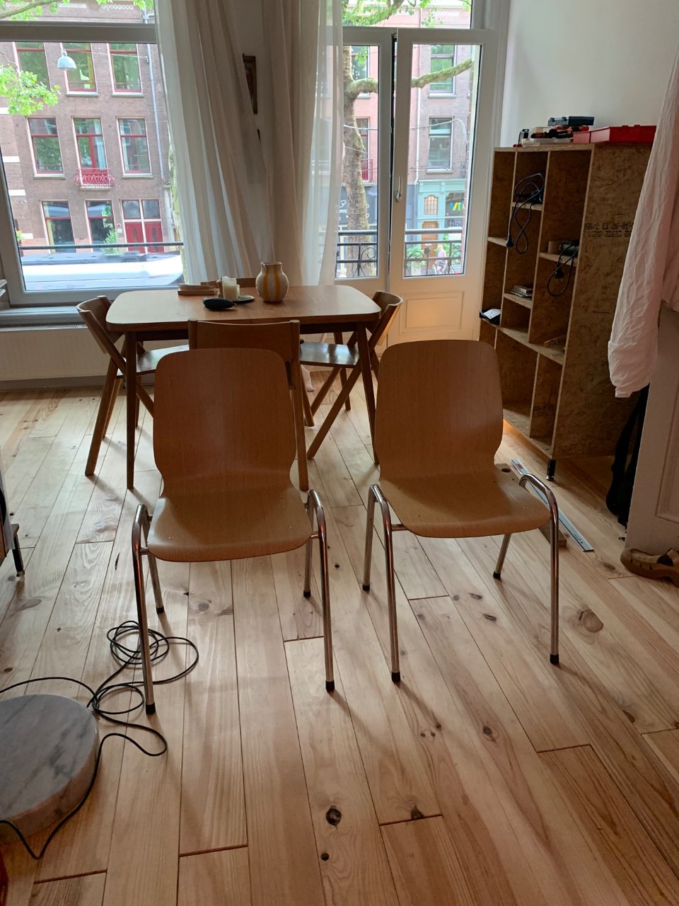 2 x IKEA chairs. Pick up gratis on Ceintuurbaan. Message me