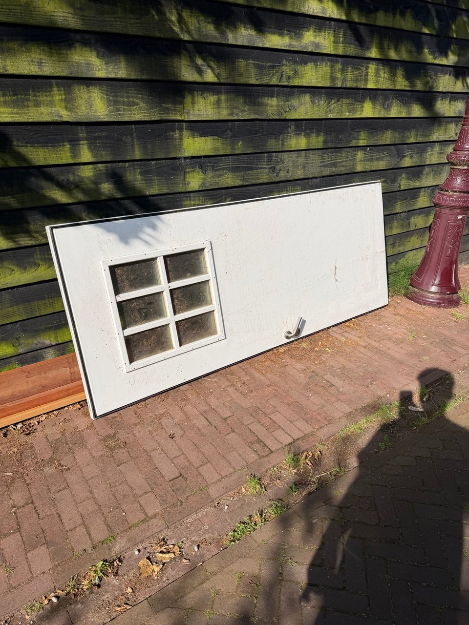 Free to pick up: garden shed door (good condition) / tuinschuur deur (goede conditie)