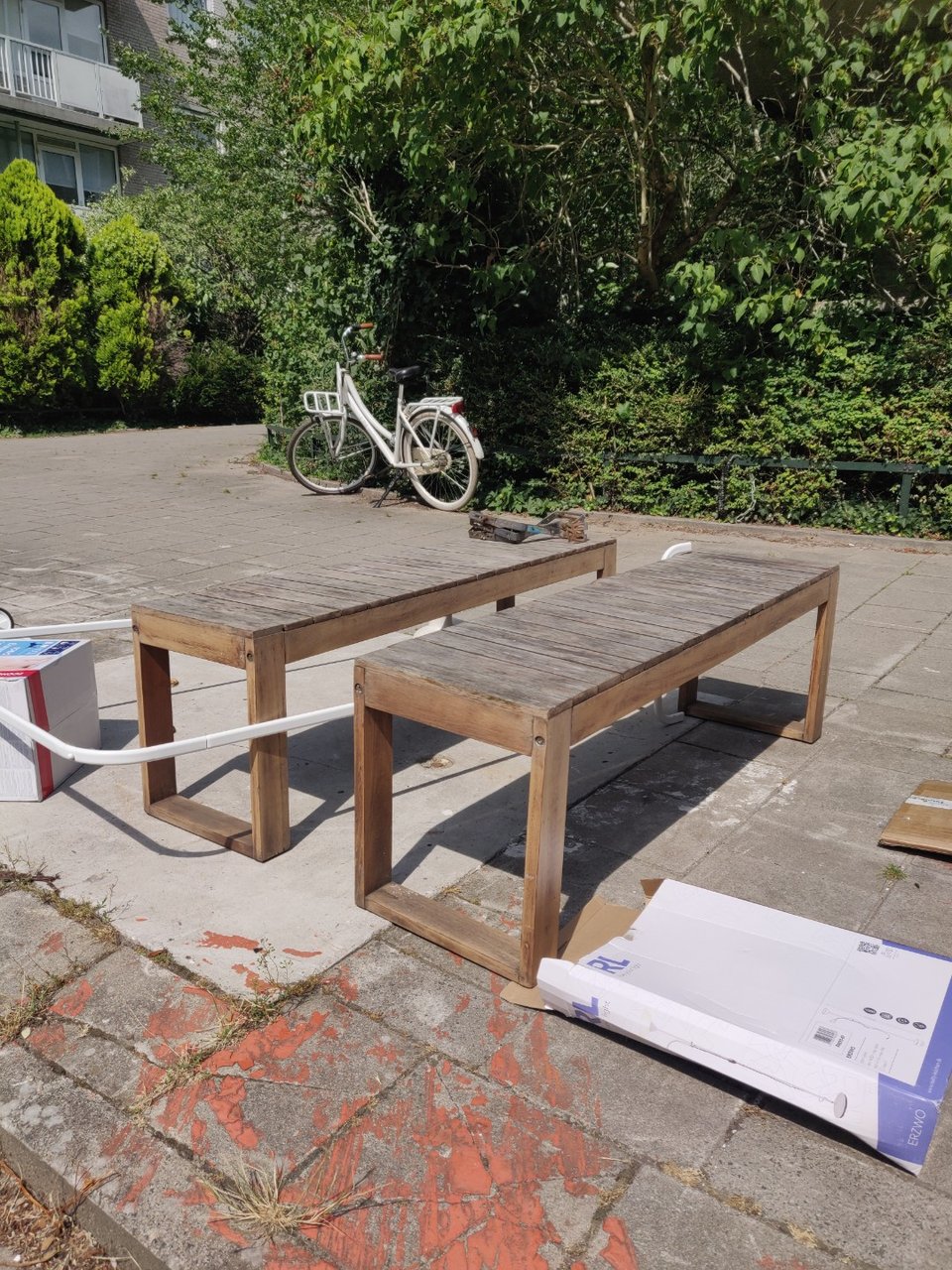 Garden benches and a cool Jotex vase.
Benches are used but could go one more round. Only one plank is rotten.