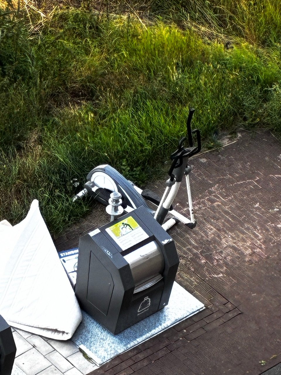 Elliptical workout machine in a good shape