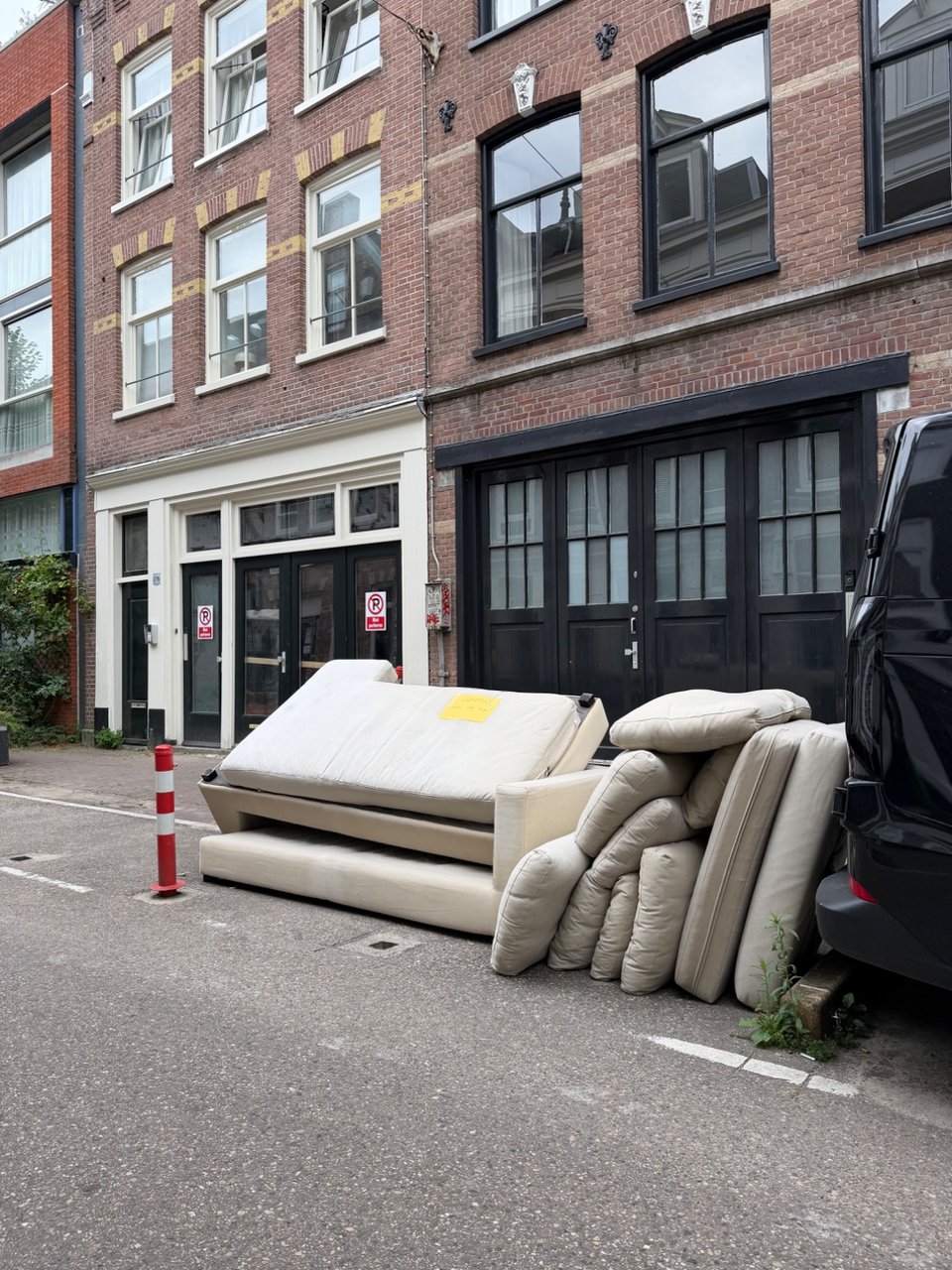 Lounge bank, compleet, twee delen, groot, moet gereinigd worden