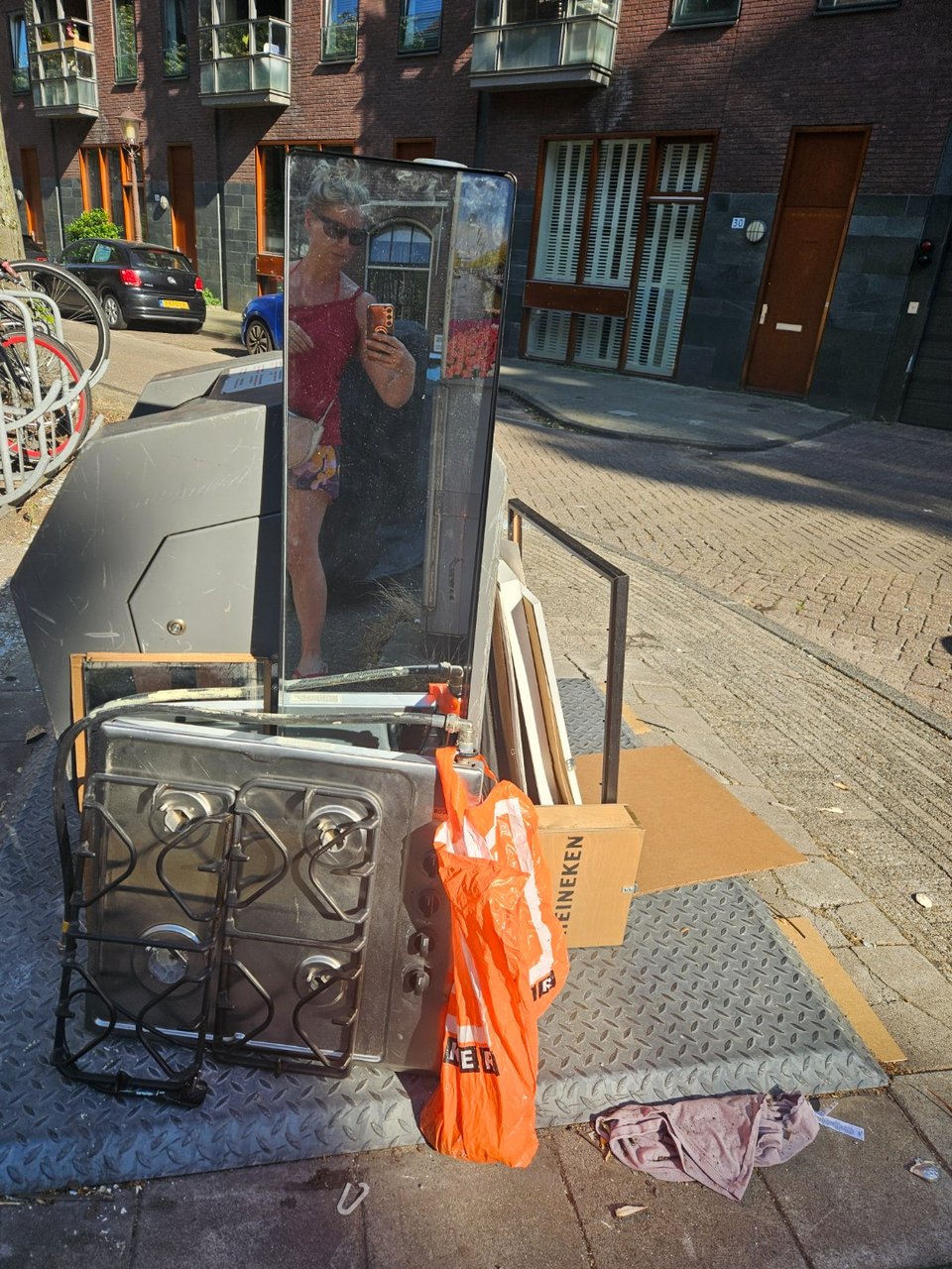 Gas hob (working), free standing mirror, wooden box, mirrored panels.