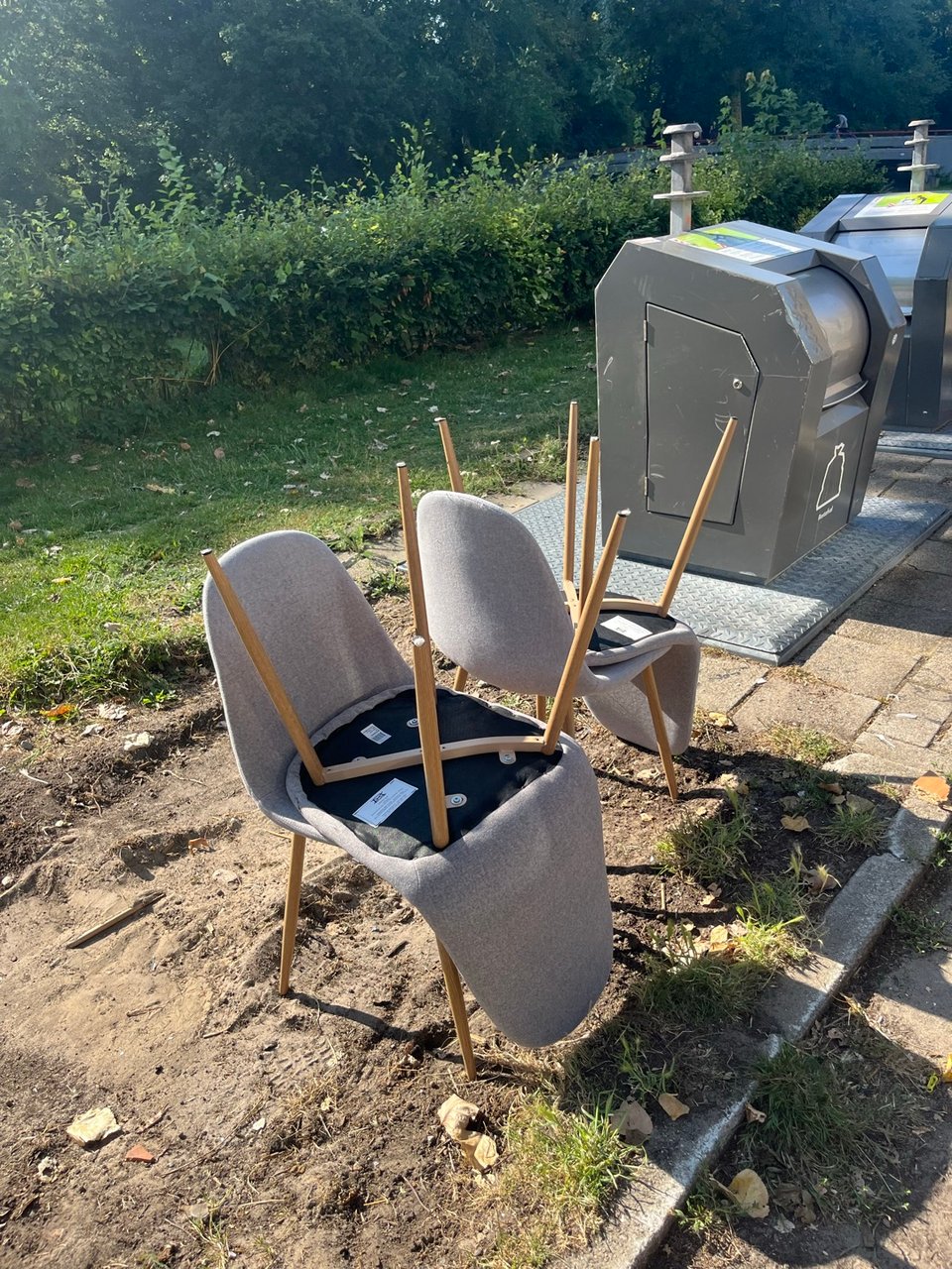 4 chairs look new