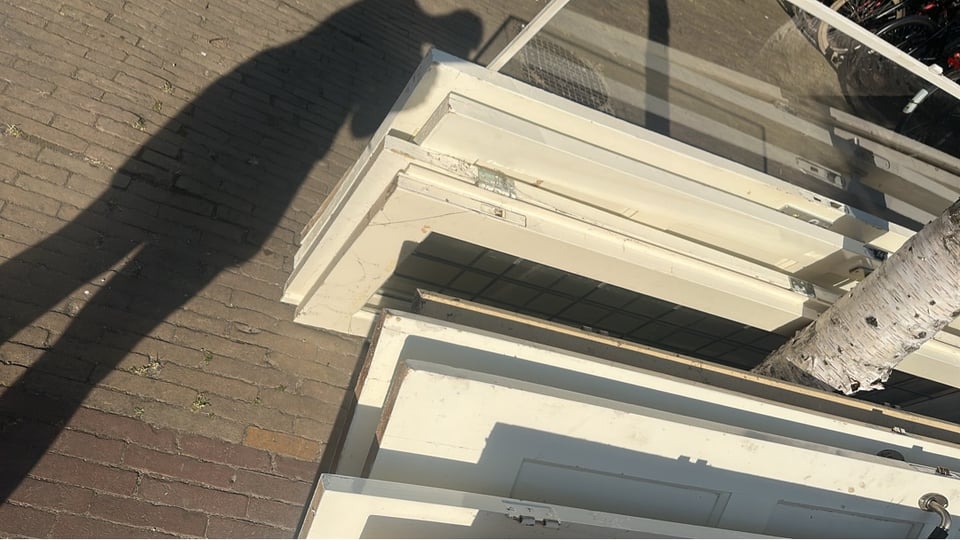A lot of 30s panel doors and sliding en-suite doors.