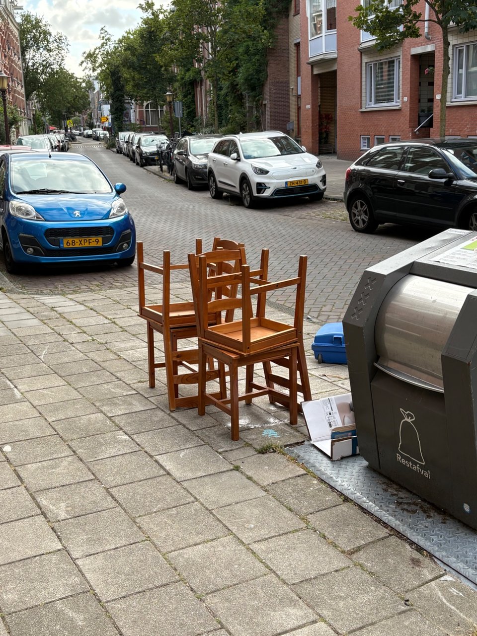 4 houten stoelen