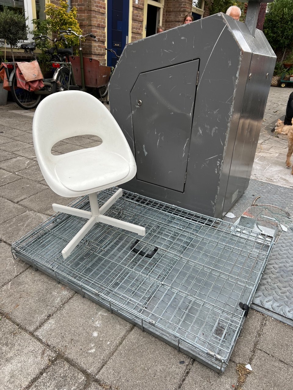 Cute little chair and big bench!!