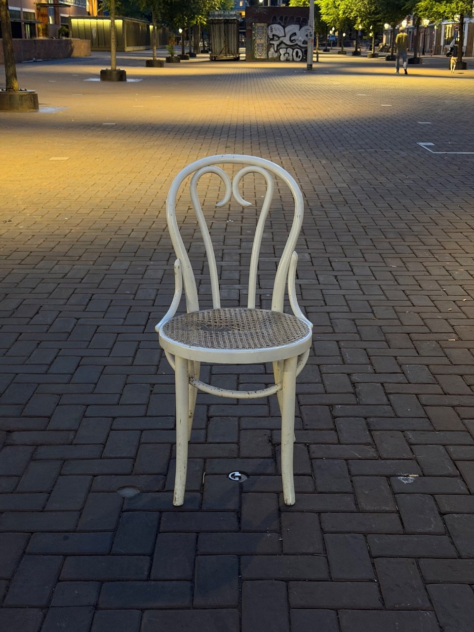 Thonet n.16 chair  ( broken ratan)