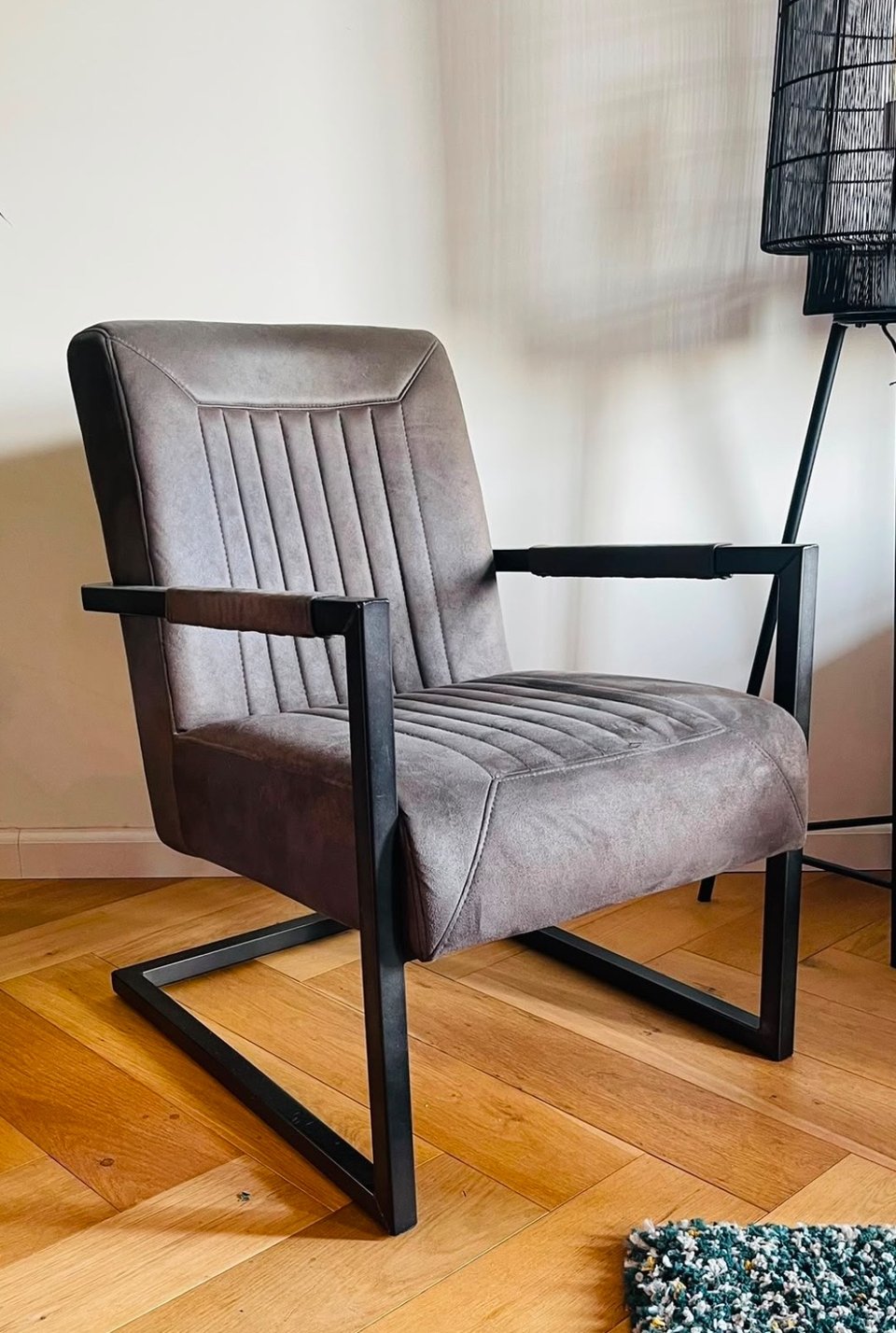 Armchair, perfect condition. Available tomorrow