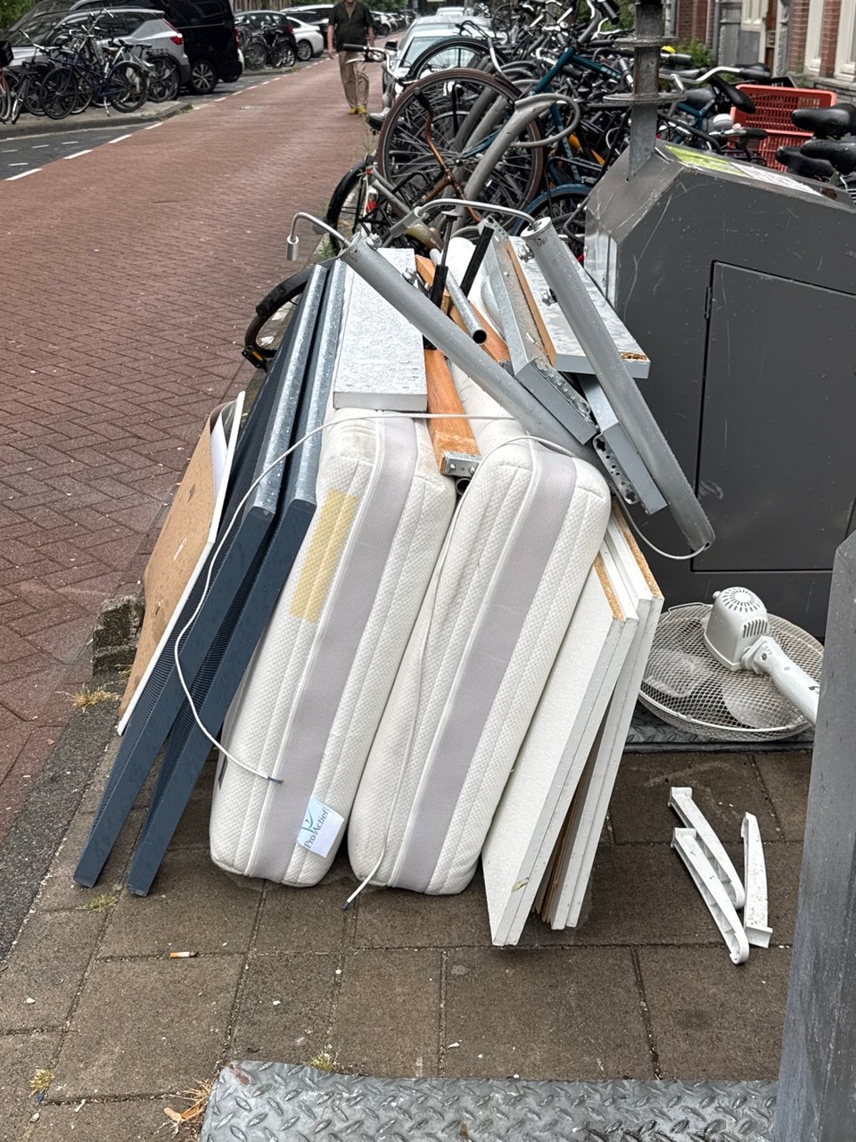 In good condition 2 one person memory foam beds (saw the people throwing it out, nothing bad with the beds)