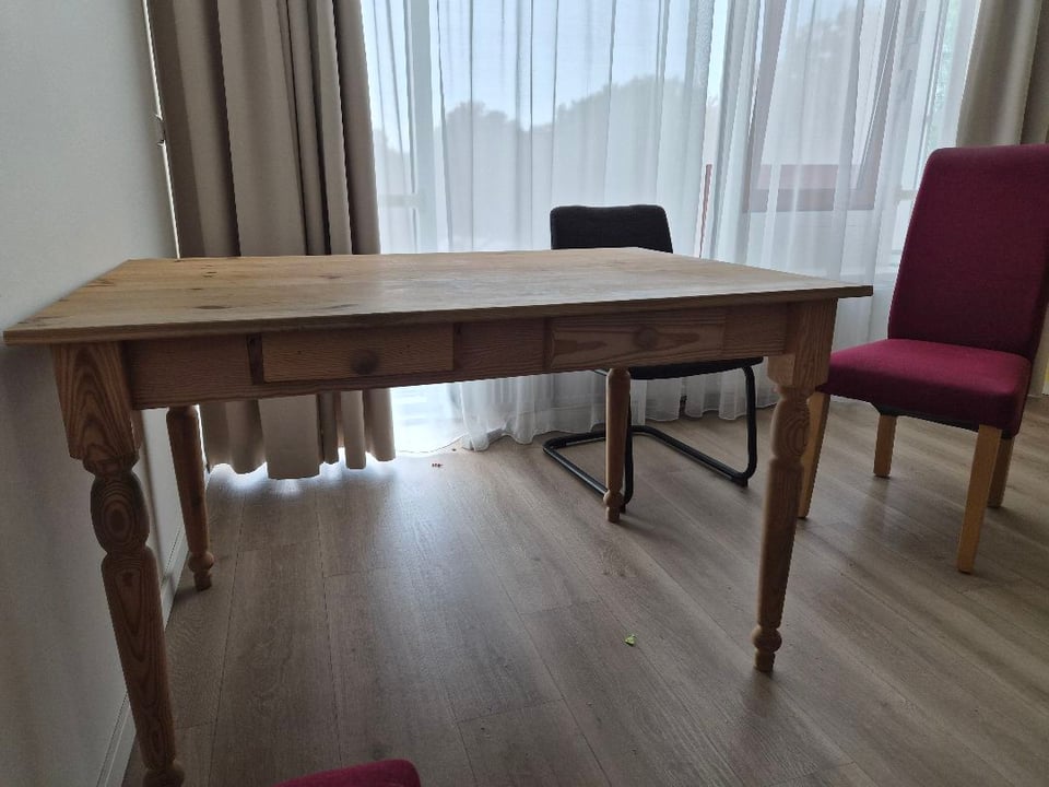 lichthouten tafel L 1,20, 80 a 90 cm breed met 2 laatjes. ophalen bij de Open Hof. geef even een belletje bij interesse
0611355306