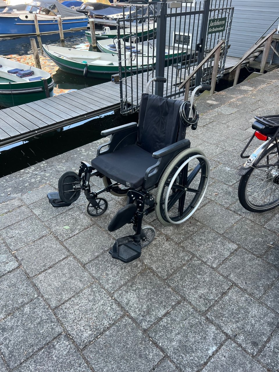Invalid chair free to take, cancer patient died