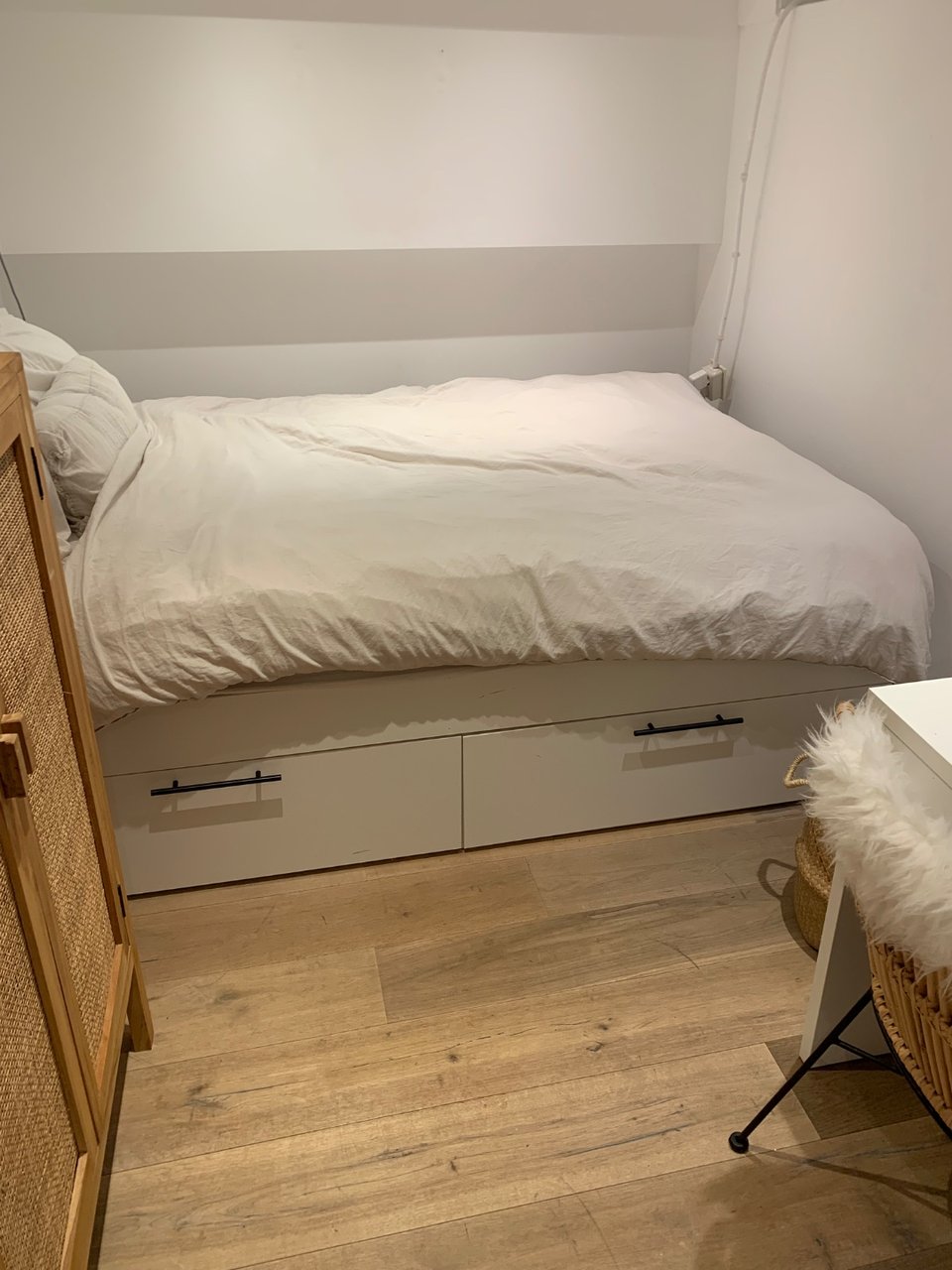 Gratis af te halen: IKEA MALM bed 140x200 cm (wit) + lattenbodem
Gratis af te halen (en demonteren) in De Pijp (Amsterdam) op woensdag 29 juli of donderdag 30 juli.

IKEA MALM bed
Kleur: wit
Afmeting: 140 x 200 cm
Inclusief lattenbodem
Inclusief 2 opberglades
Geen matras
Zelf demonteren en ophalen

Let op: de twee opberglades gaan niet meer helemaal soepel open en dicht.