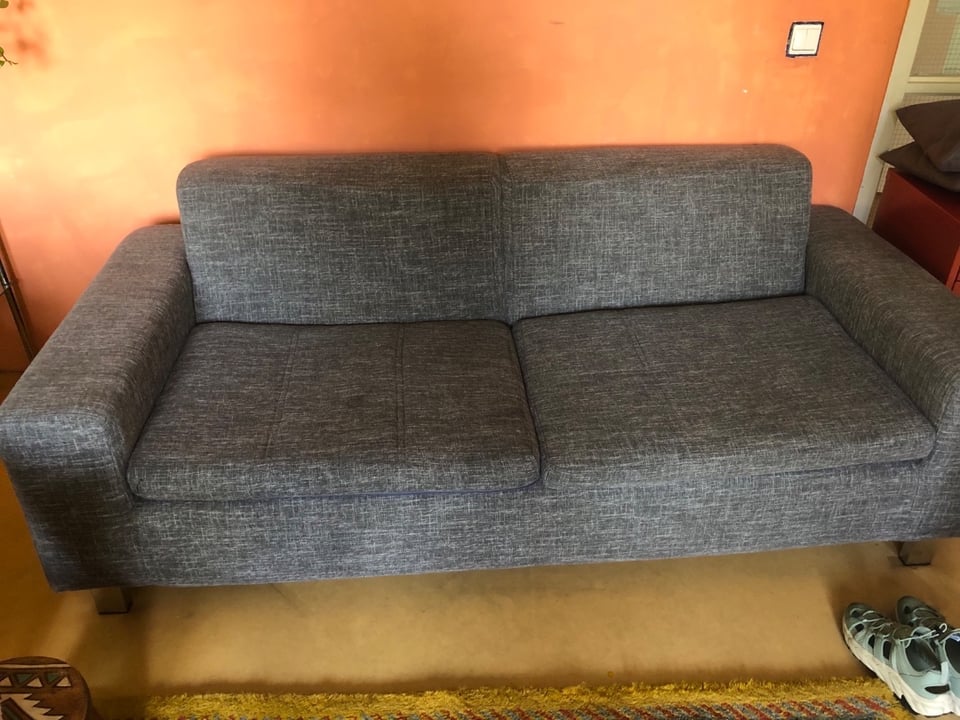 Deze bank /sofa staat nu voor boniplein 100