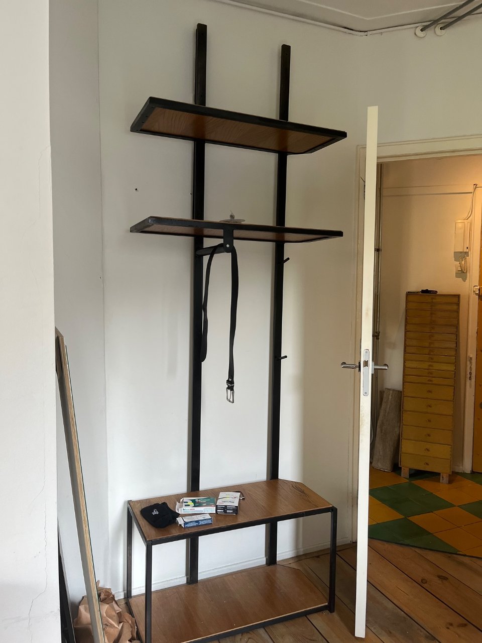Hoge open kast, twee stuks, Maritzstraat 12-1. Stuur mij een dm als je interesse hebt!