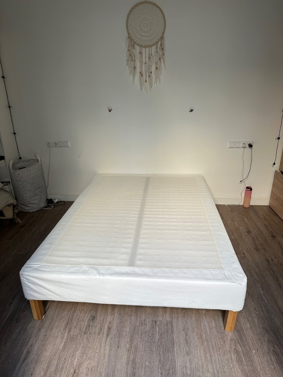 Zonder de poten, maar deze kun je heel makkelijk bij de IKEA (tweedehands) verkrijgen!