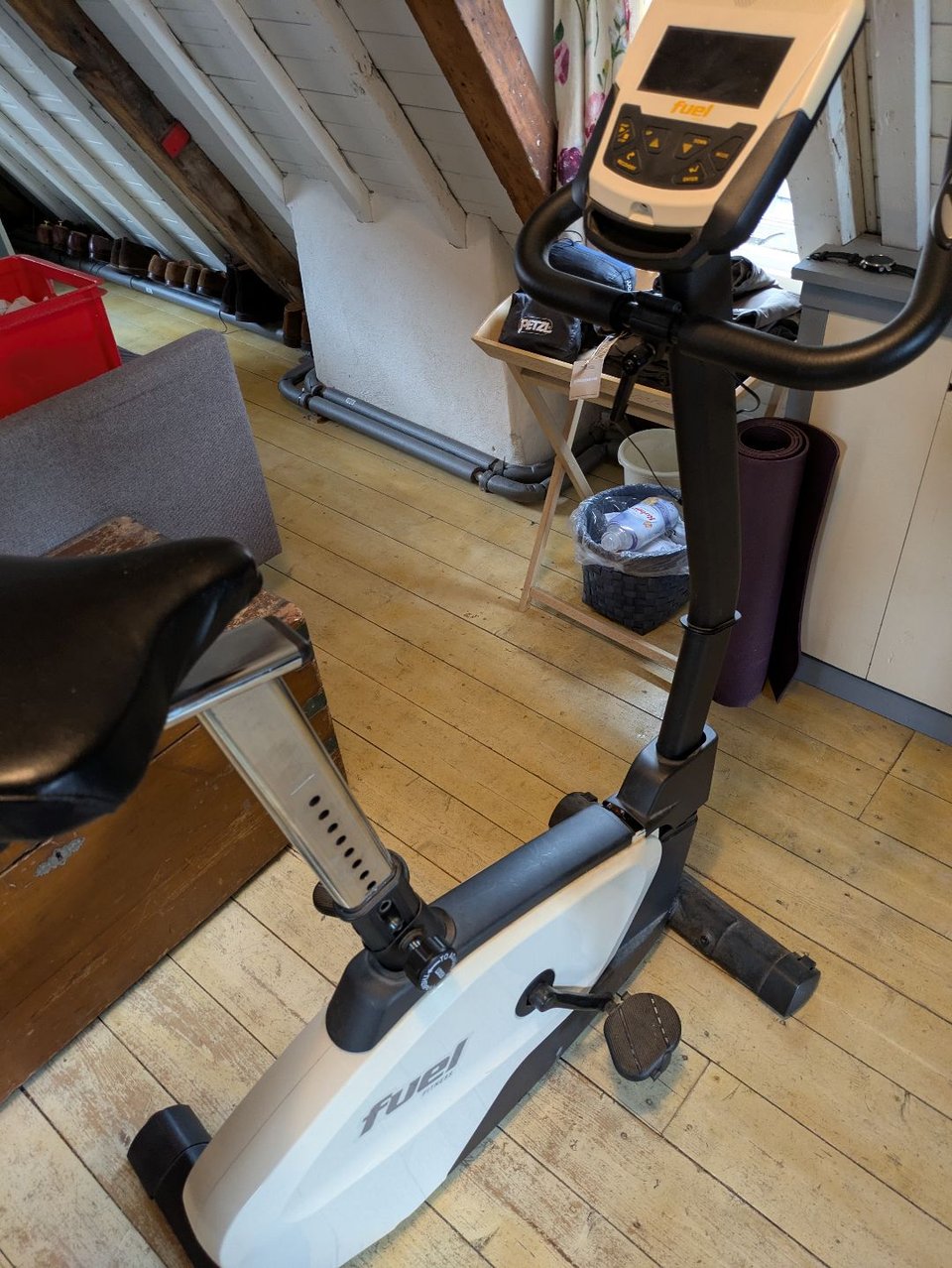 hometrainer, gedemonteerd, werkt nog goed, alleen de adapter moet vervangen worden