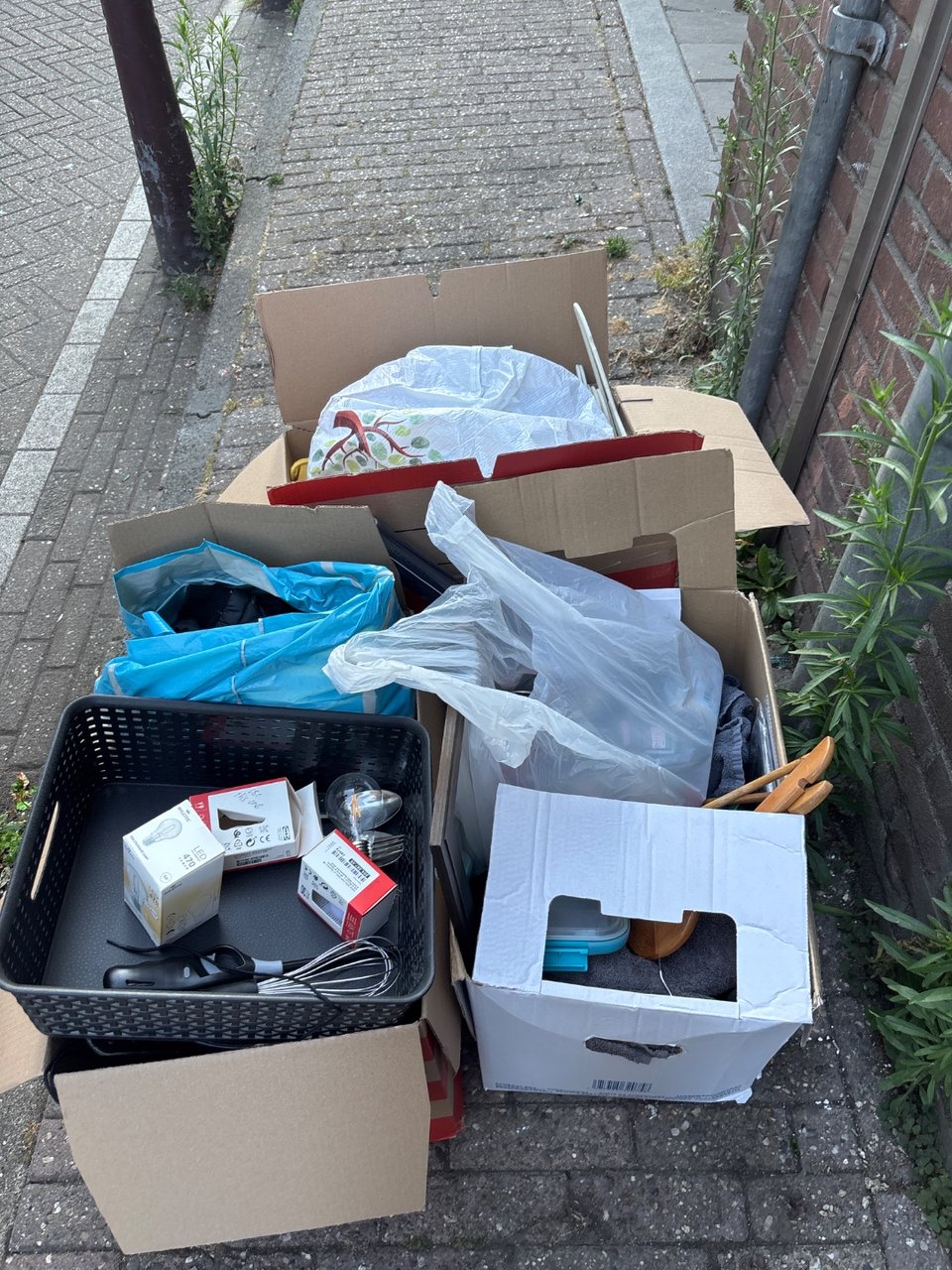 Housing goods and clothes in small sizes
