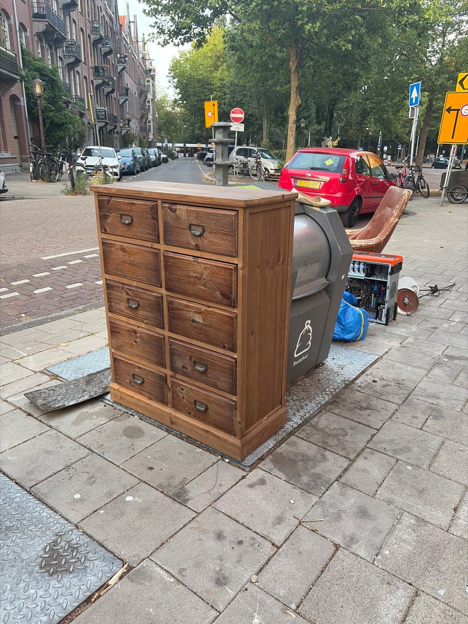 Ladekast stoel en lampen