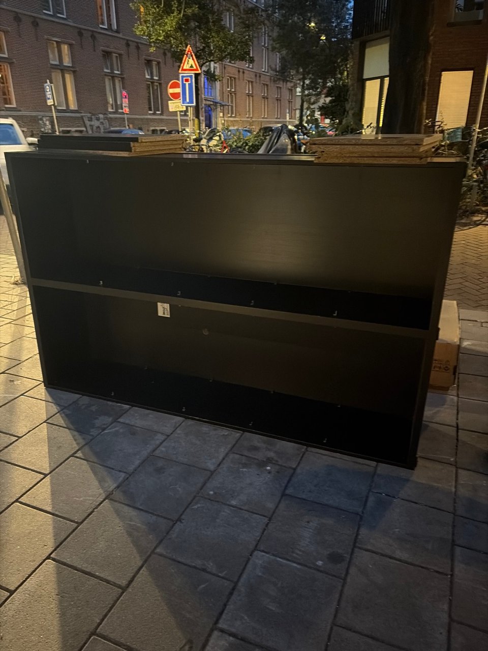 Mooie solid kast met legplanken