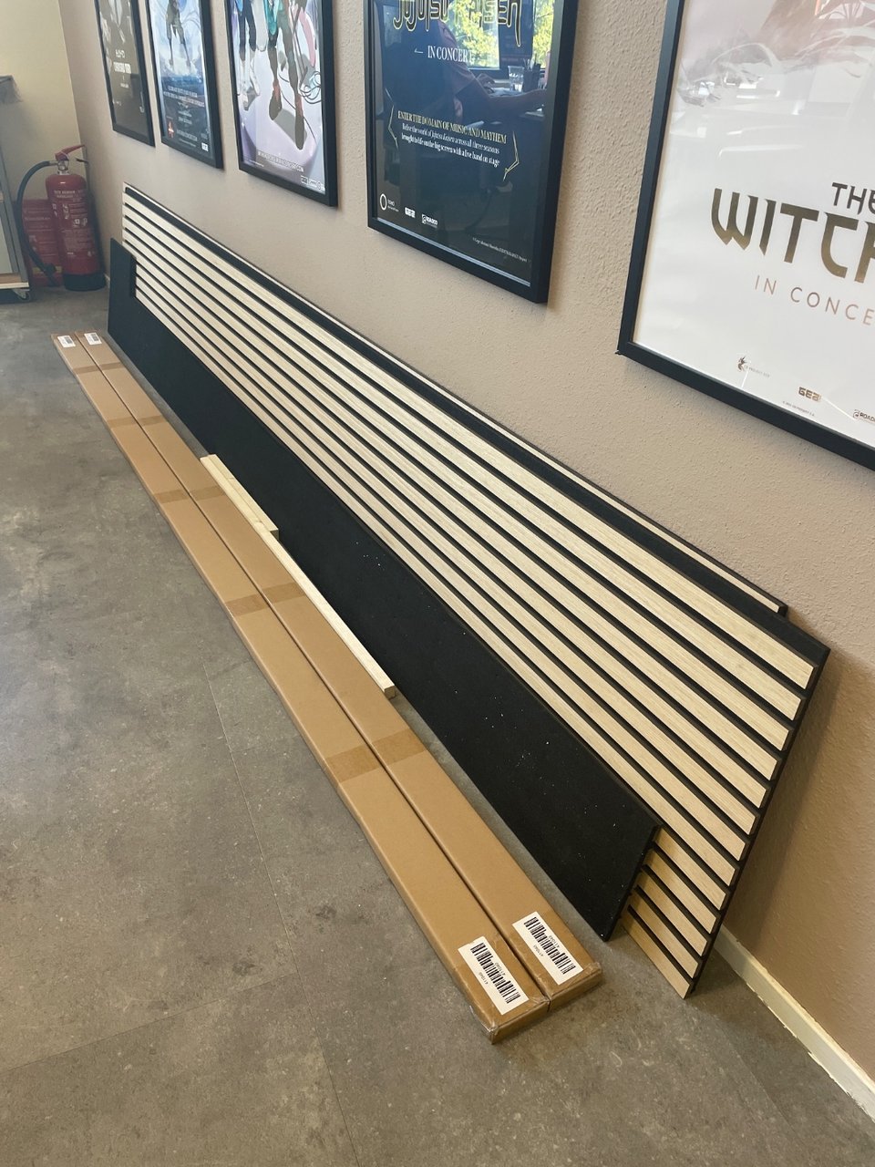 Acoustic wall panel pieces: 2x 300x 52cm
1x 300cm and it’t cut in a weird shape
4x closing pieces for the wall (in the cardboard still) 
several small pieces of 30x 52cm 

colour: light oak