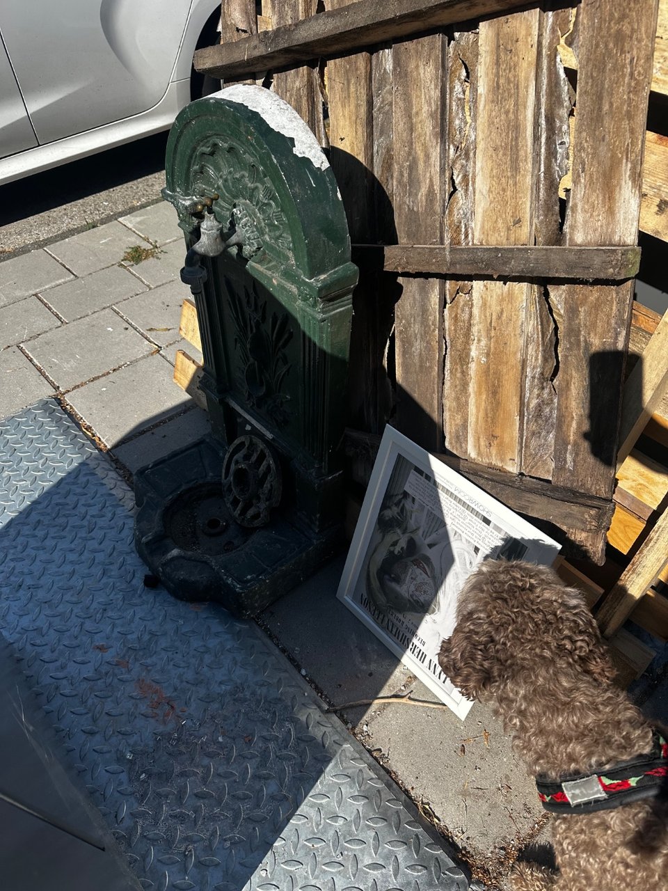Cast iron fountain (omg?) and poster