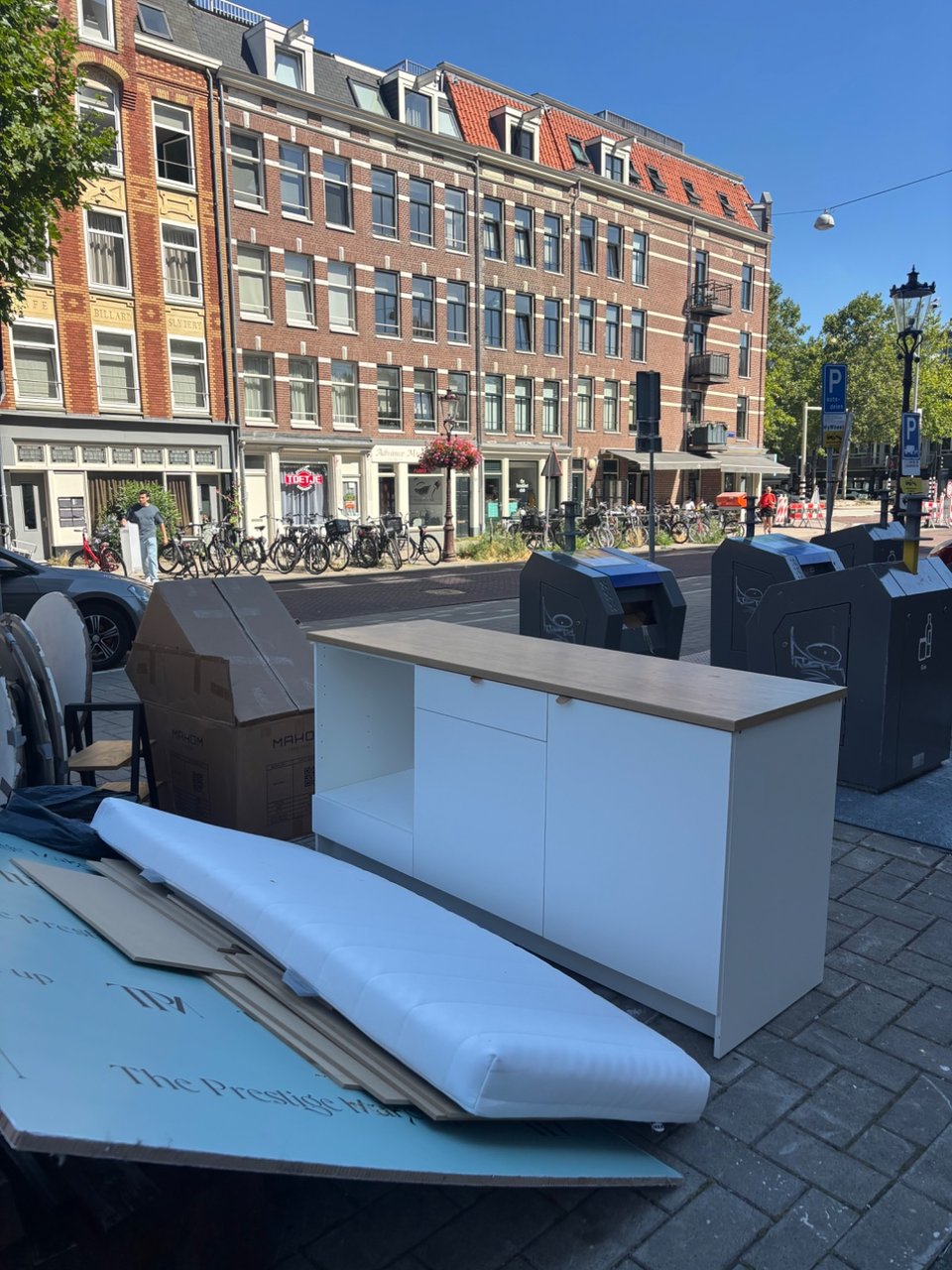 Nieuwe Kitchenette en 7 klaptafels