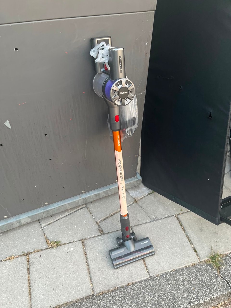 Hyundai stofzuiger en 13 verhuisdozen