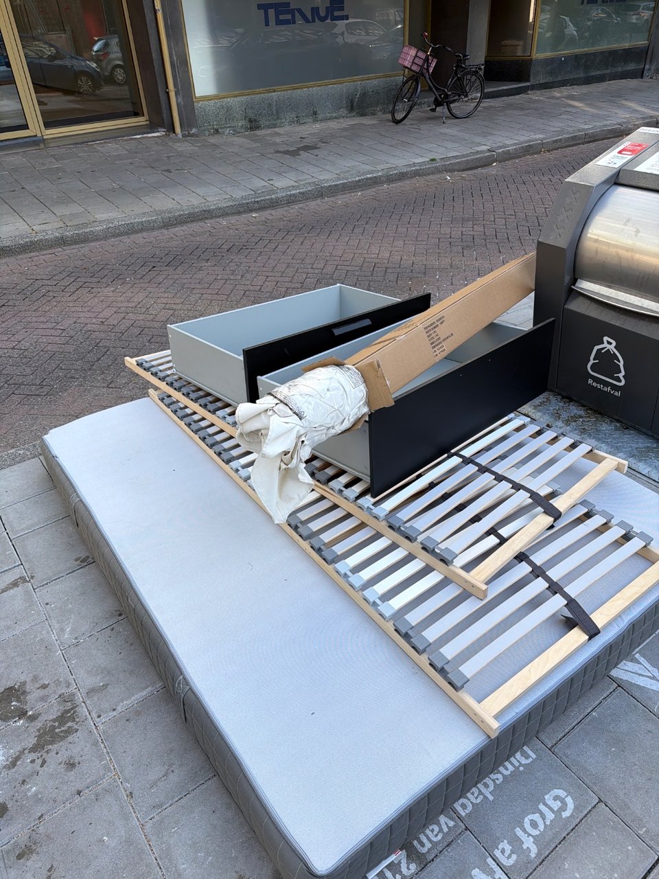 Lattenbodems en bed opslag bakken