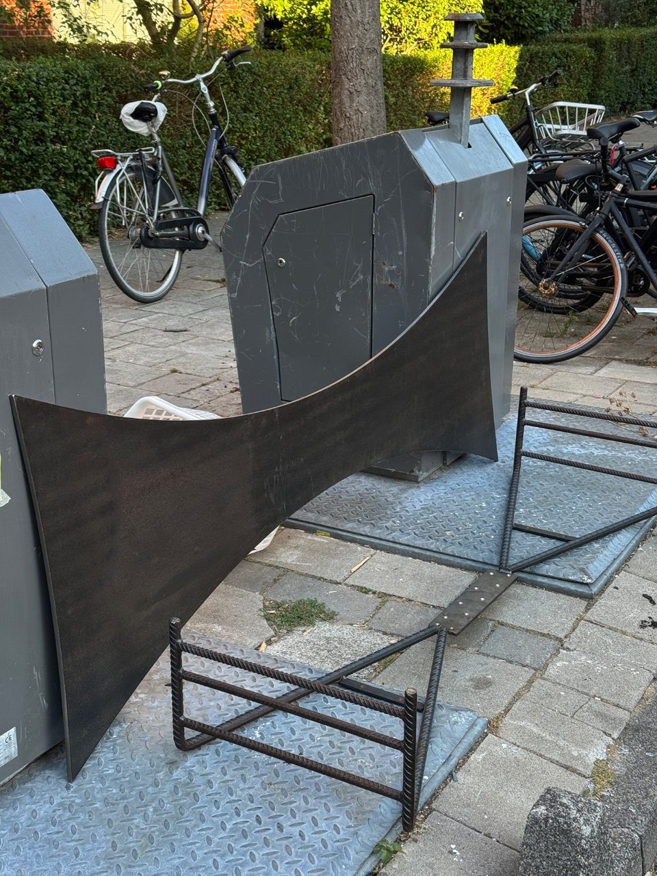 Steel table top and frame in hourglass shape