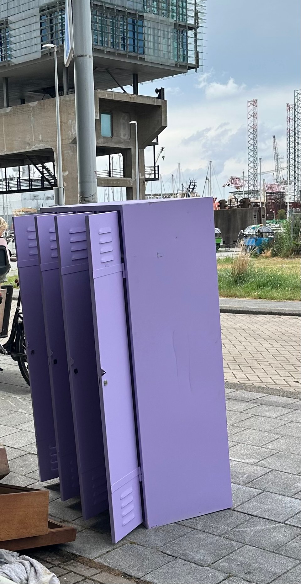 Lila/purple painted lockers