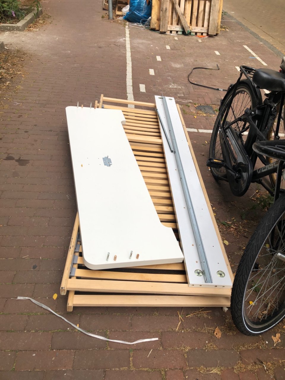 Bed en ladenkast