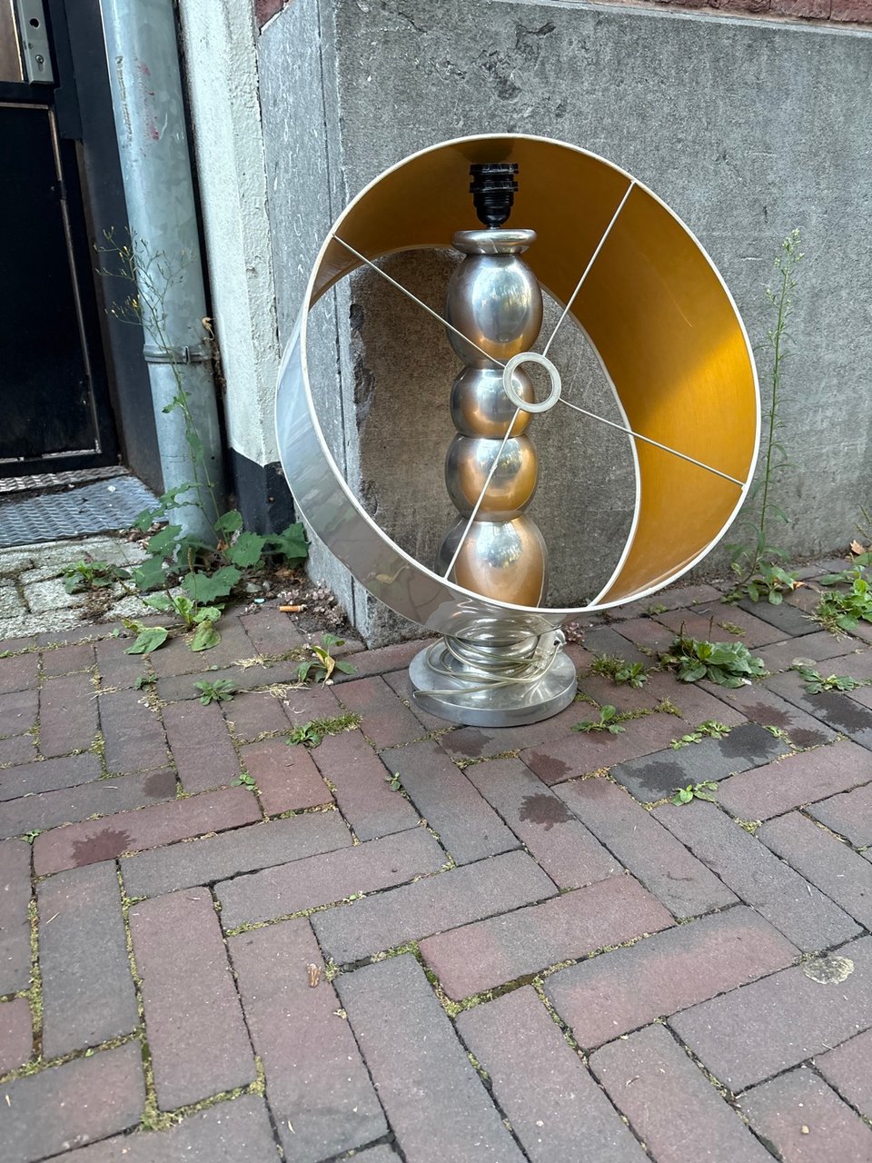 Table lamp