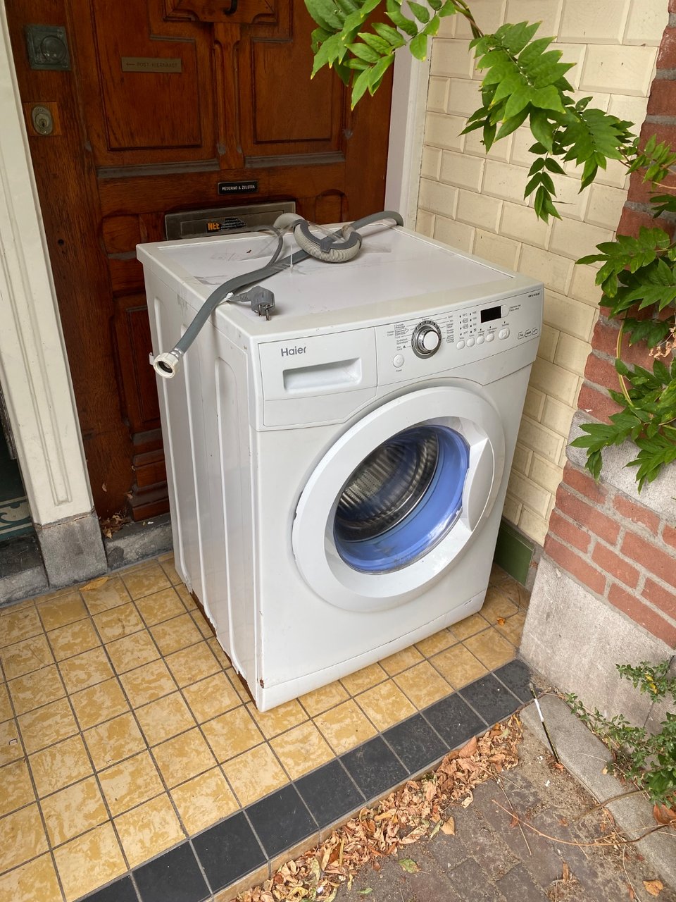 Used but fully functioning laundry machine!