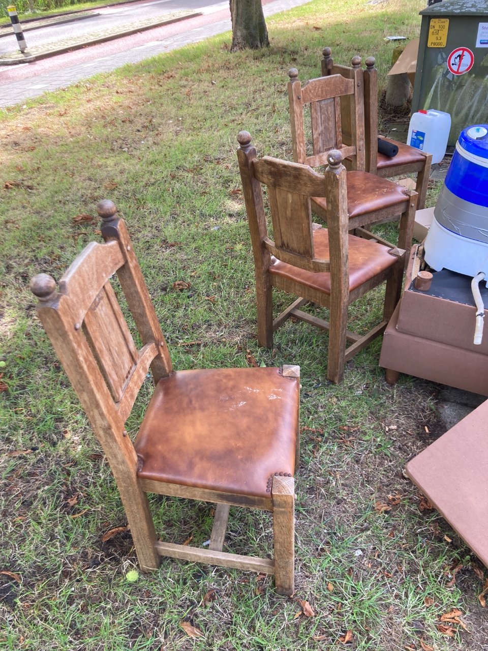Stoelen kast zinken teil