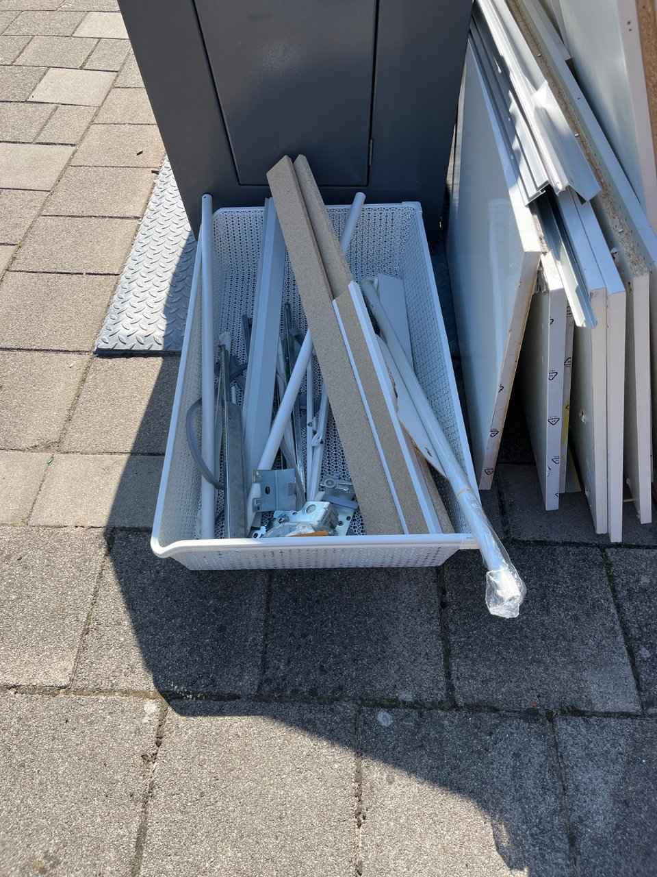 Ikea kast compleet met alle onderdelen 
sommige nog nieuw