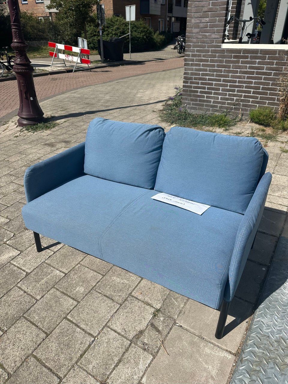 Gratis bank. Hoek Jacob Catskade en Korte de Wittenstraat.