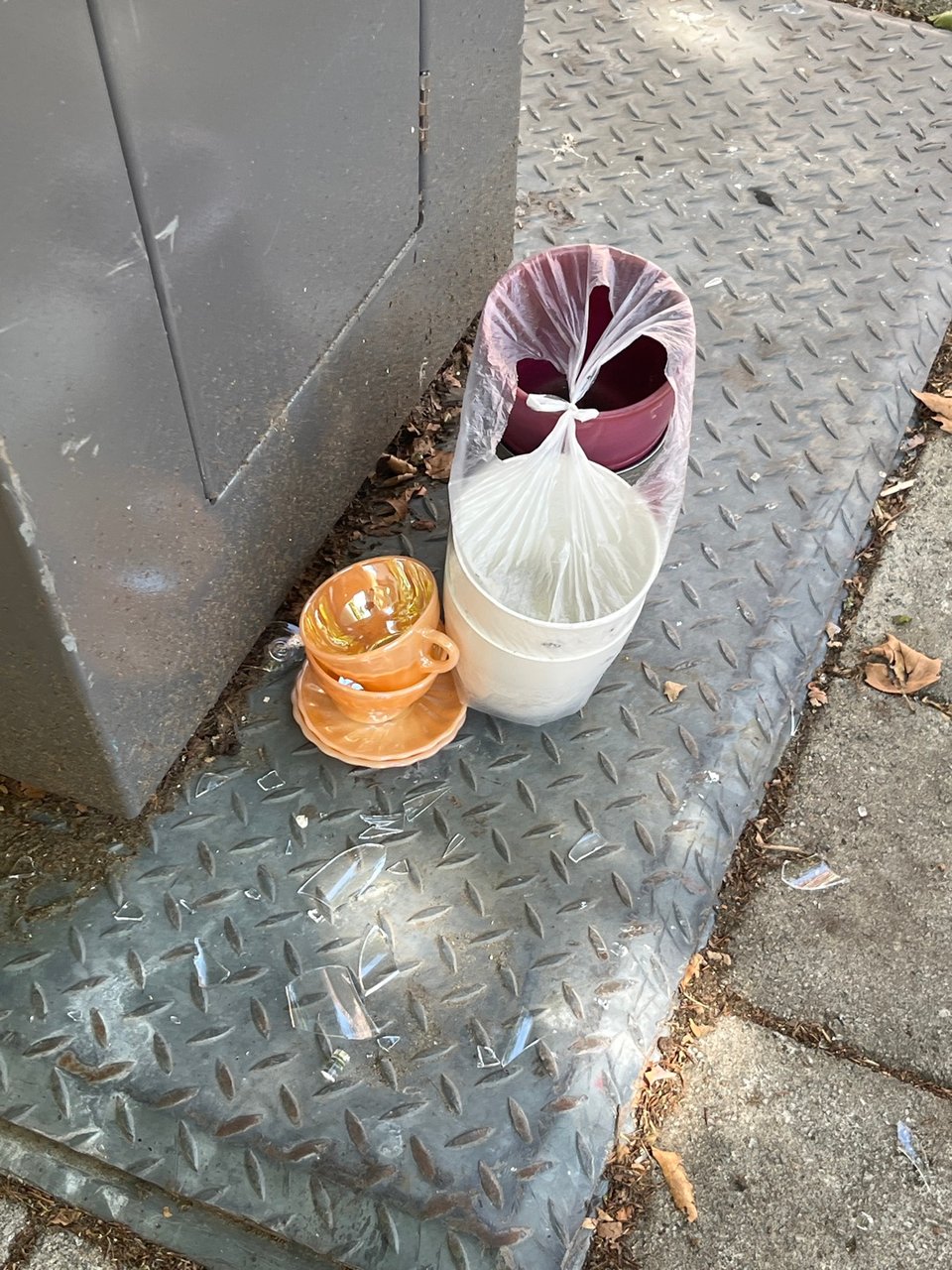 Plantenpotten en theekopjes