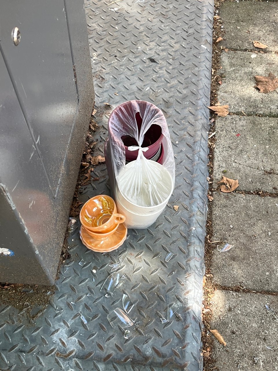 Plantenpotten en theekopjes