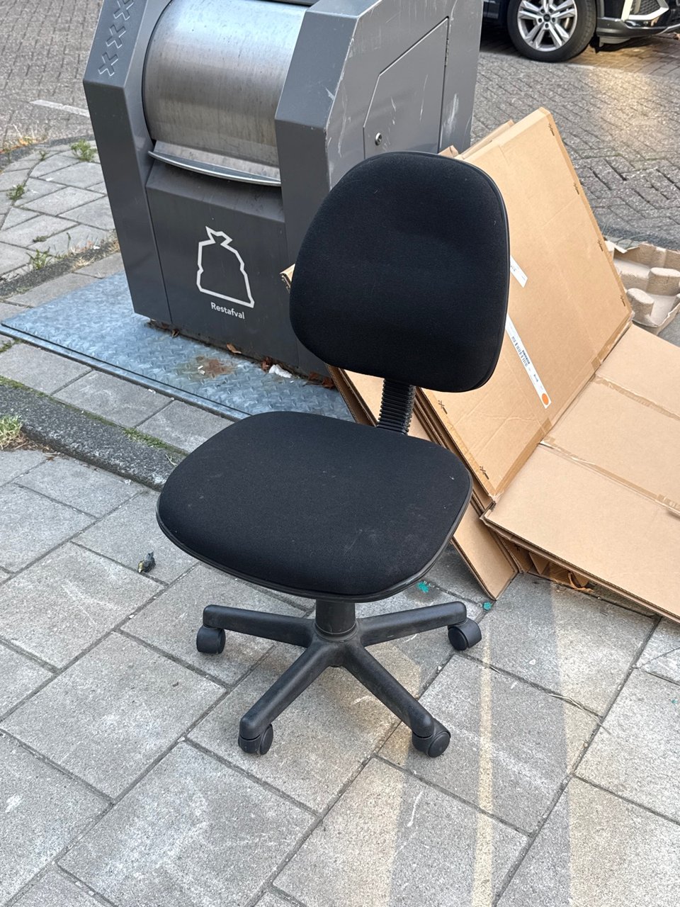 Desk chair, good condition