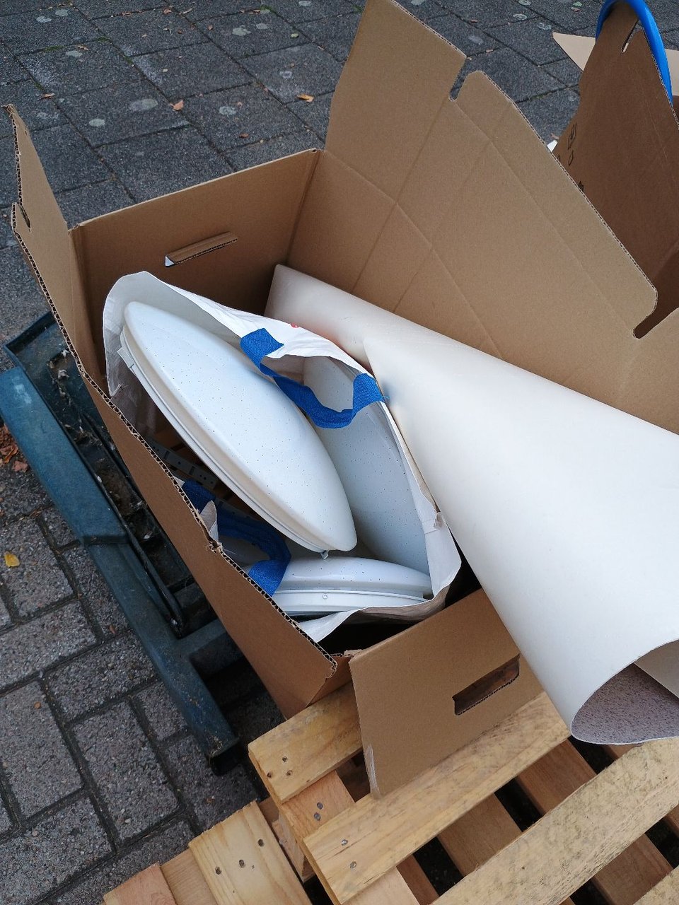 lampenkappen voor plafondlampen en een plantenpot