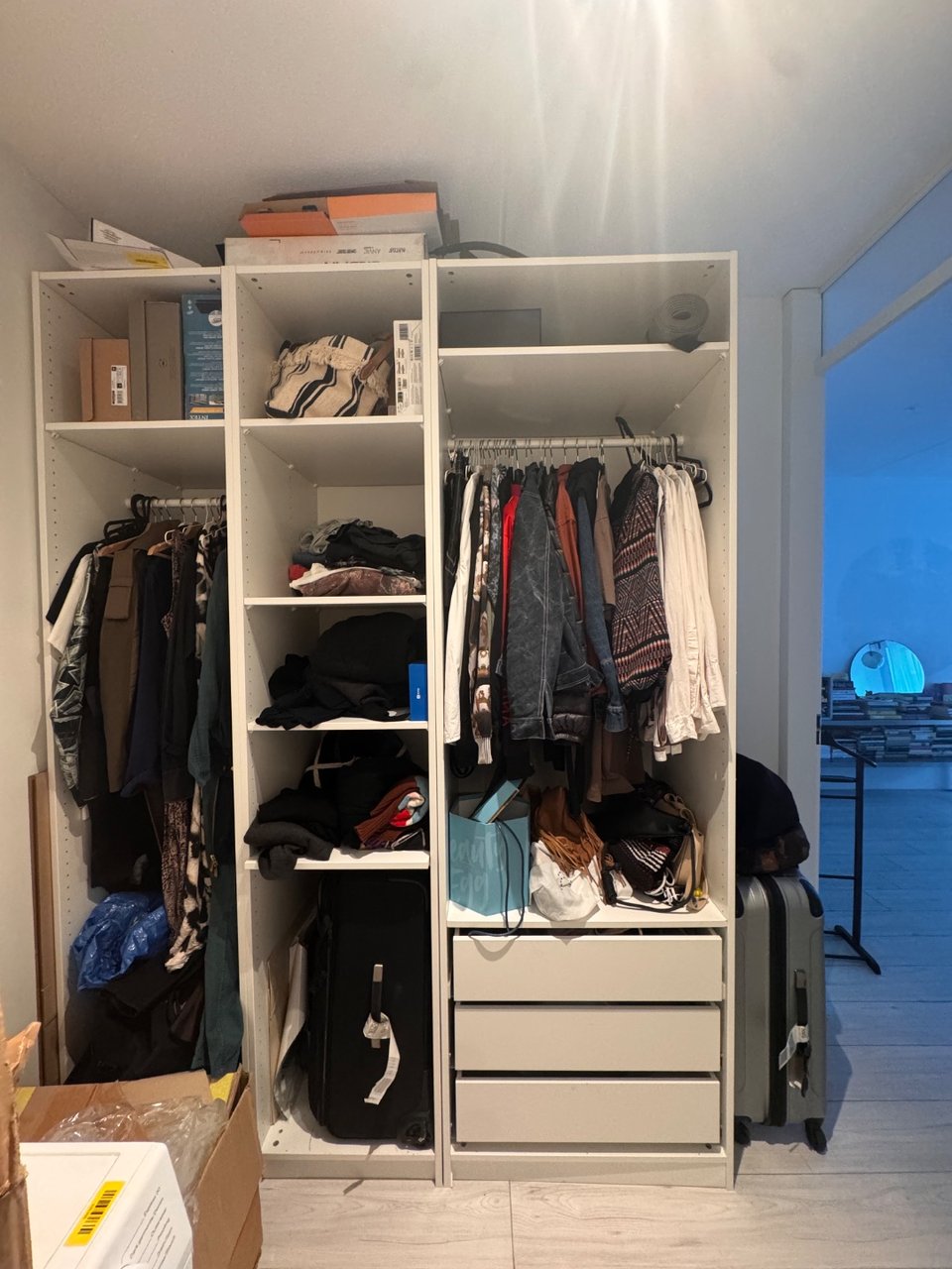 IKEA PAX wardrobe in great condition 
Original price was around 400 EUR, giving it away for free
Pick up over the weekend August 29-30
Amsterdam Oostenburg
