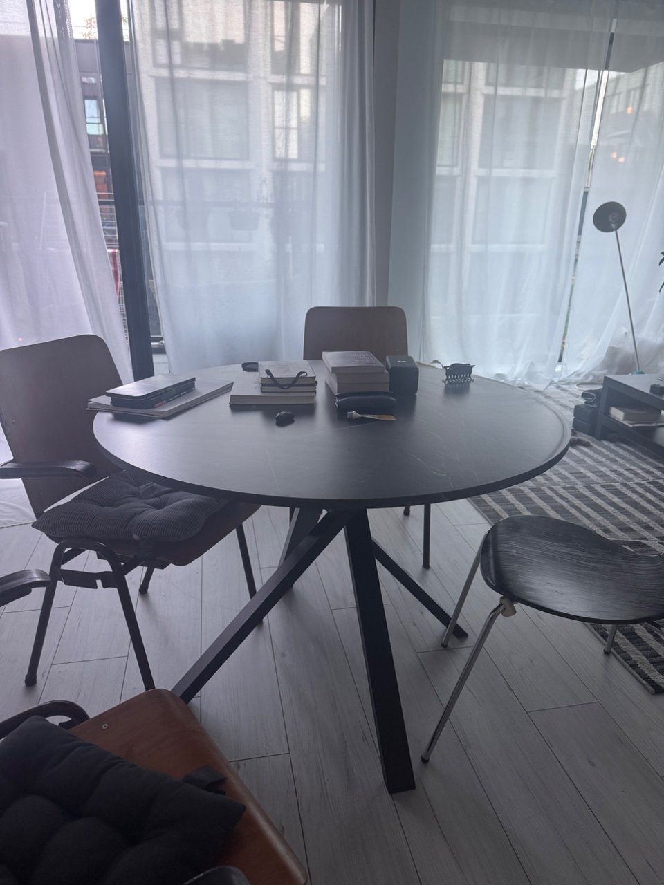 MARIEDAMM table in great condition 
Pick up over the weekend 29-30 August 31 August the latest 
Amsterdam Oostenburg