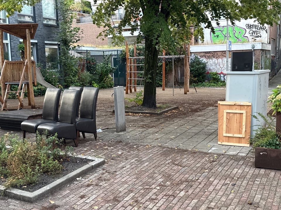 Table tops for beer crates
4 leather chairs in good condition