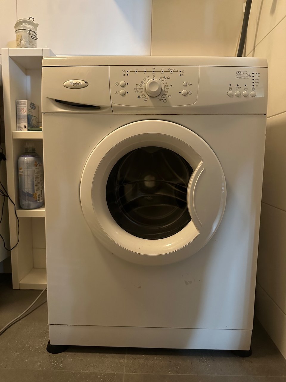 Working Whirlpool AWO/D 45115 washing machine. I bought a more energy-efficient one this weekend, so I am saying goodbye to this faithful little one!