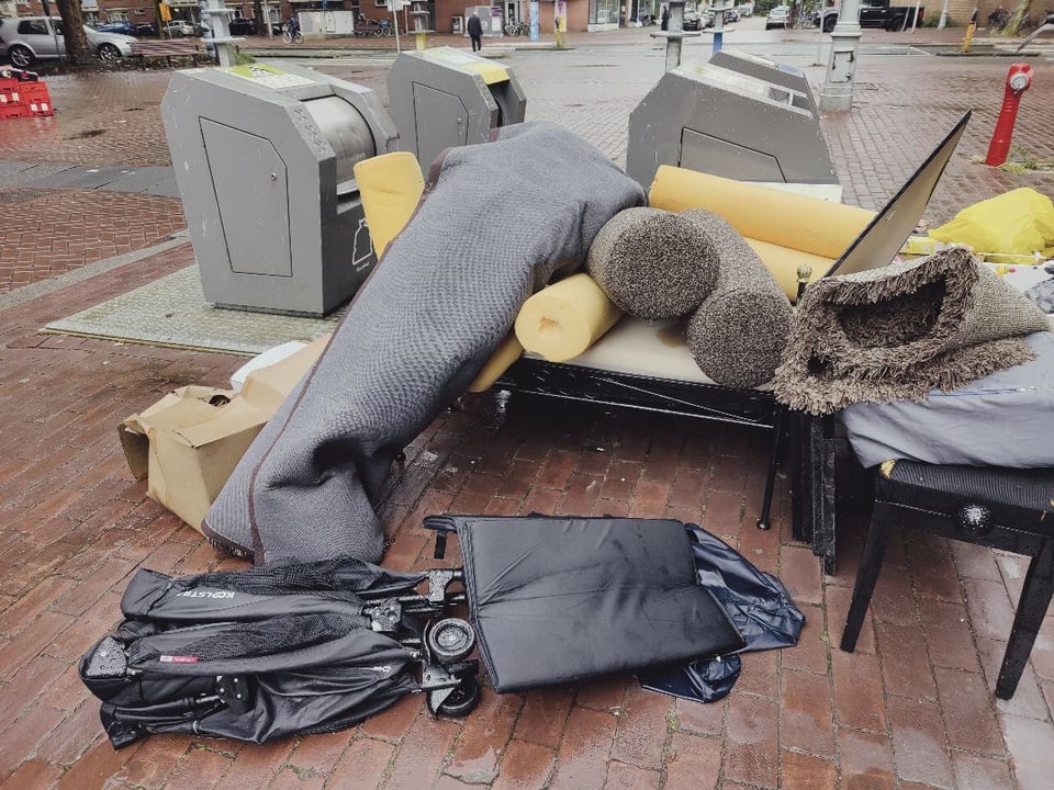 baby stuff: stroller, bath, toys