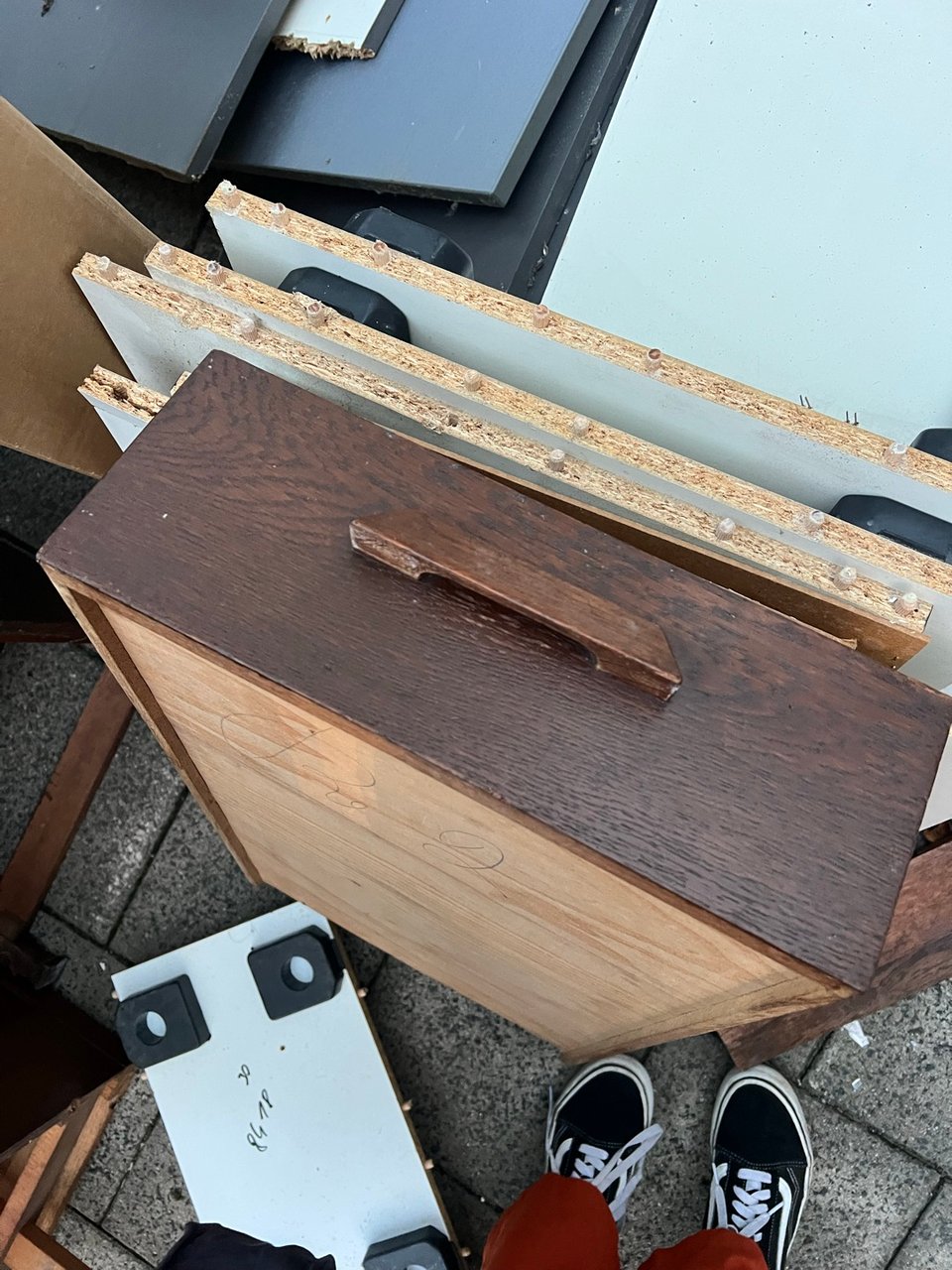 Looks like a kind of midcentury desk