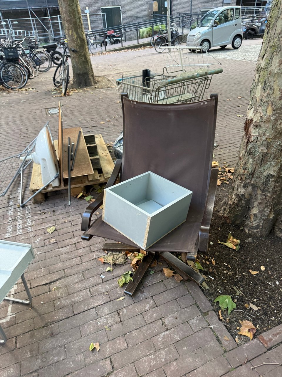 Stoel, wasbak, wasrek