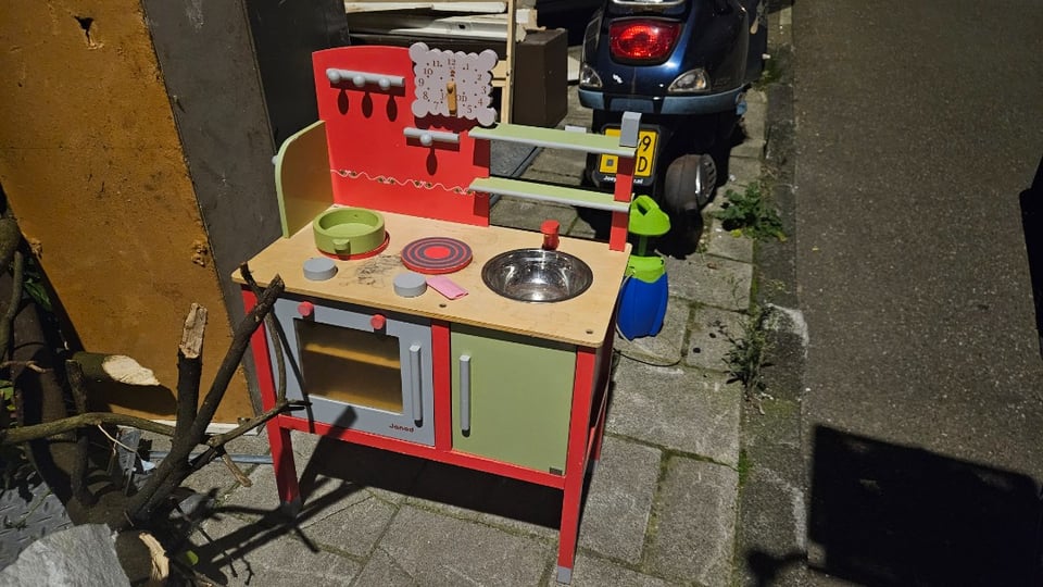 Kids kitchen.
