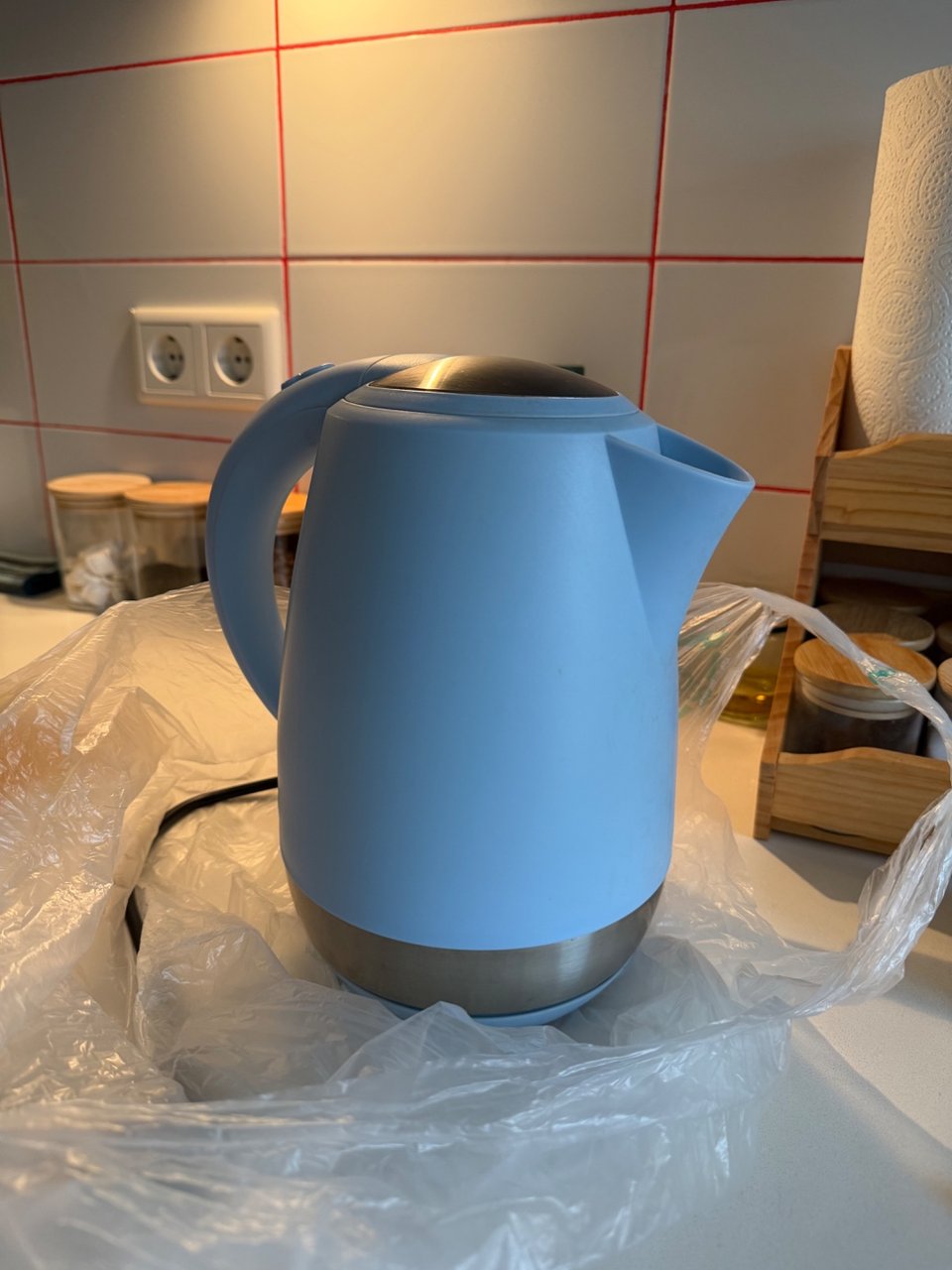 Electric kettle - works fine!